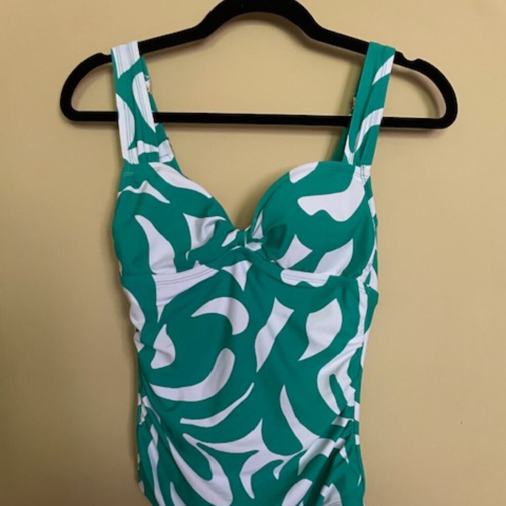 NWT M 8-10 Twist-Front Shirred Full Coverage One Piece Swimsuit - Shade & Shore